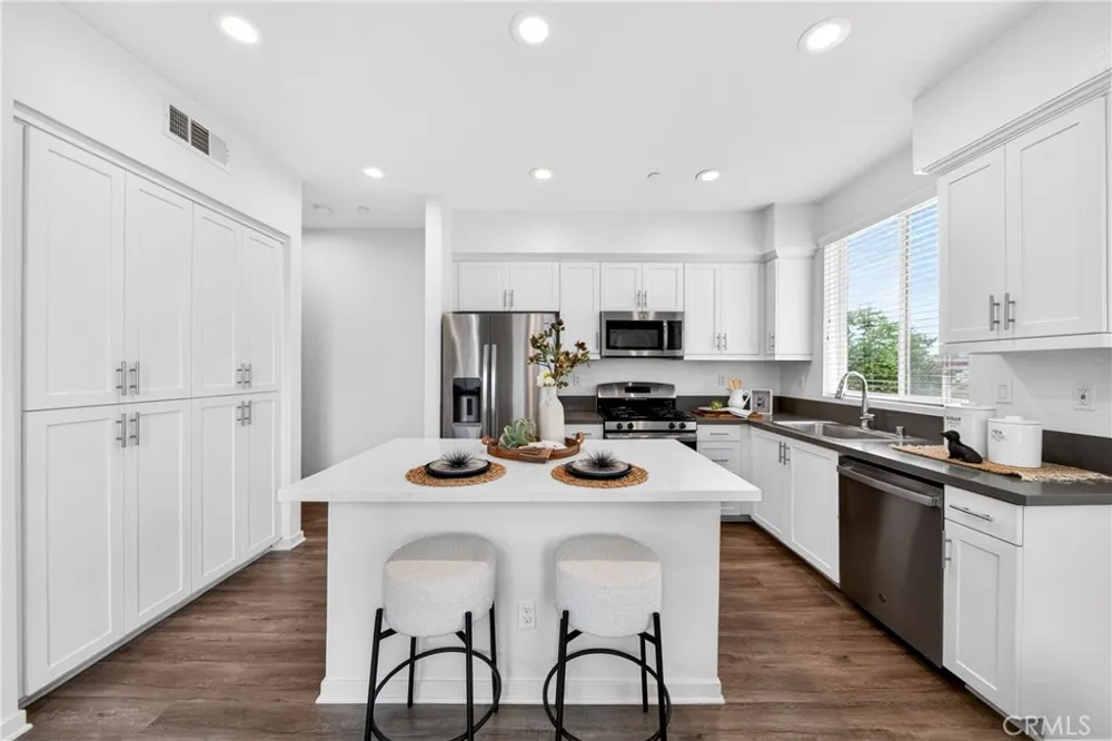 156 Orange Brea, CA 92821