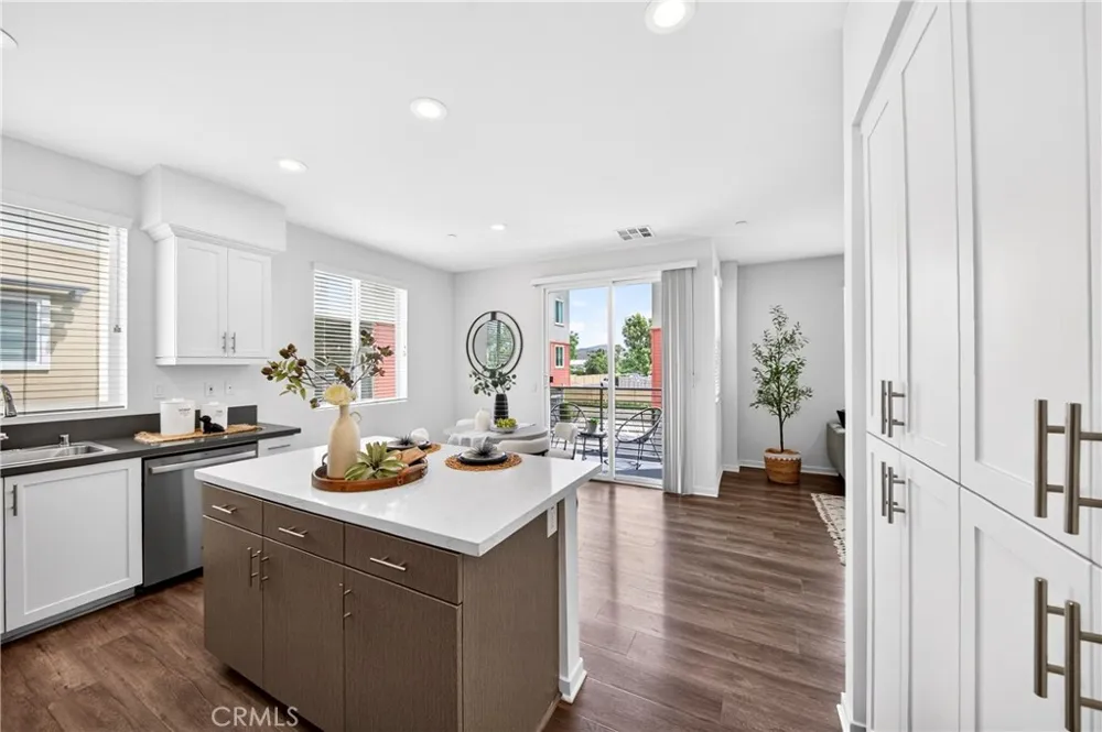 156 Orange Brea, CA 92821