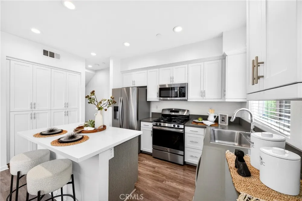 156 Orange Brea, CA 92821