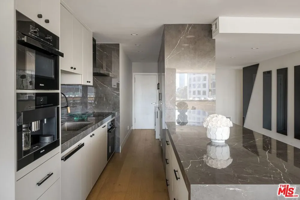 875 Comstock Avenue #4B Los Angeles, CA 90024