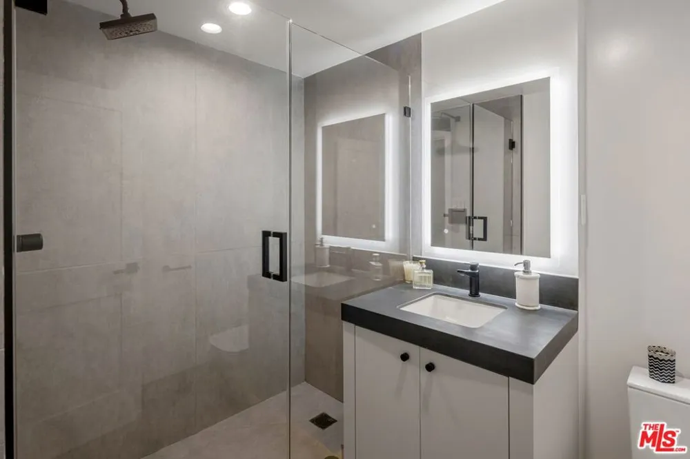875 Comstock Avenue #4B Los Angeles, CA 90024
