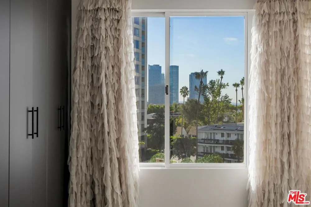 875 Comstock Avenue #4B Los Angeles, CA 90024