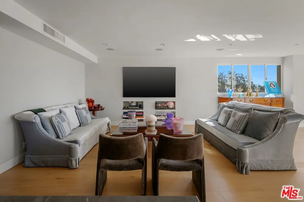 875 Comstock Avenue #4B Los Angeles, CA 90024
