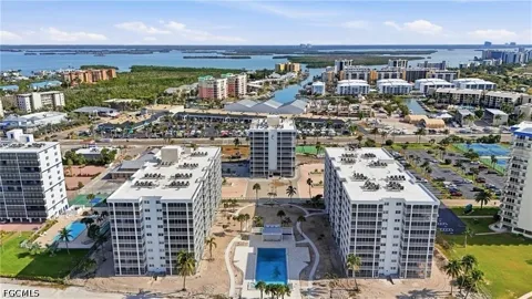 Estero Boulevard #815