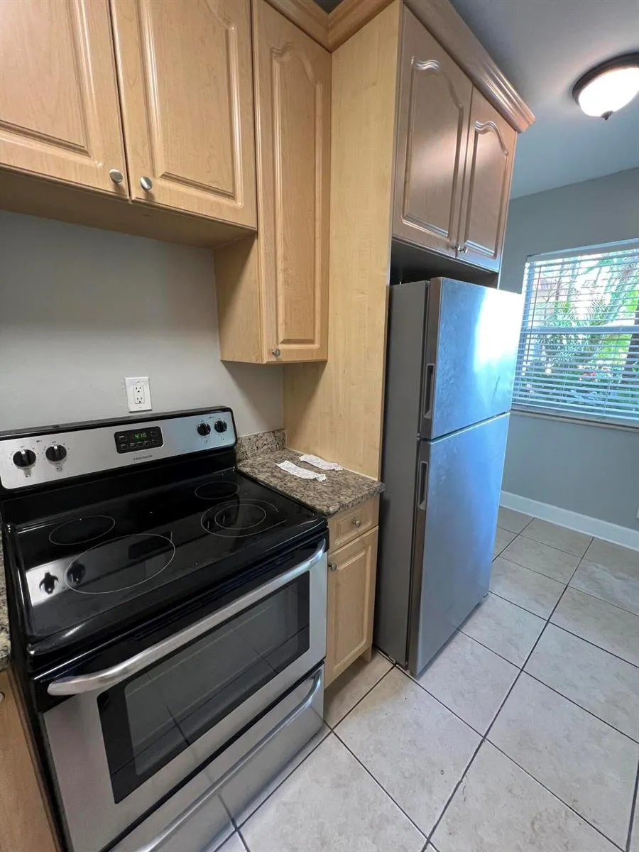 2016 NE 17TH COURT #6 Fort Lauderdale, FL 33305