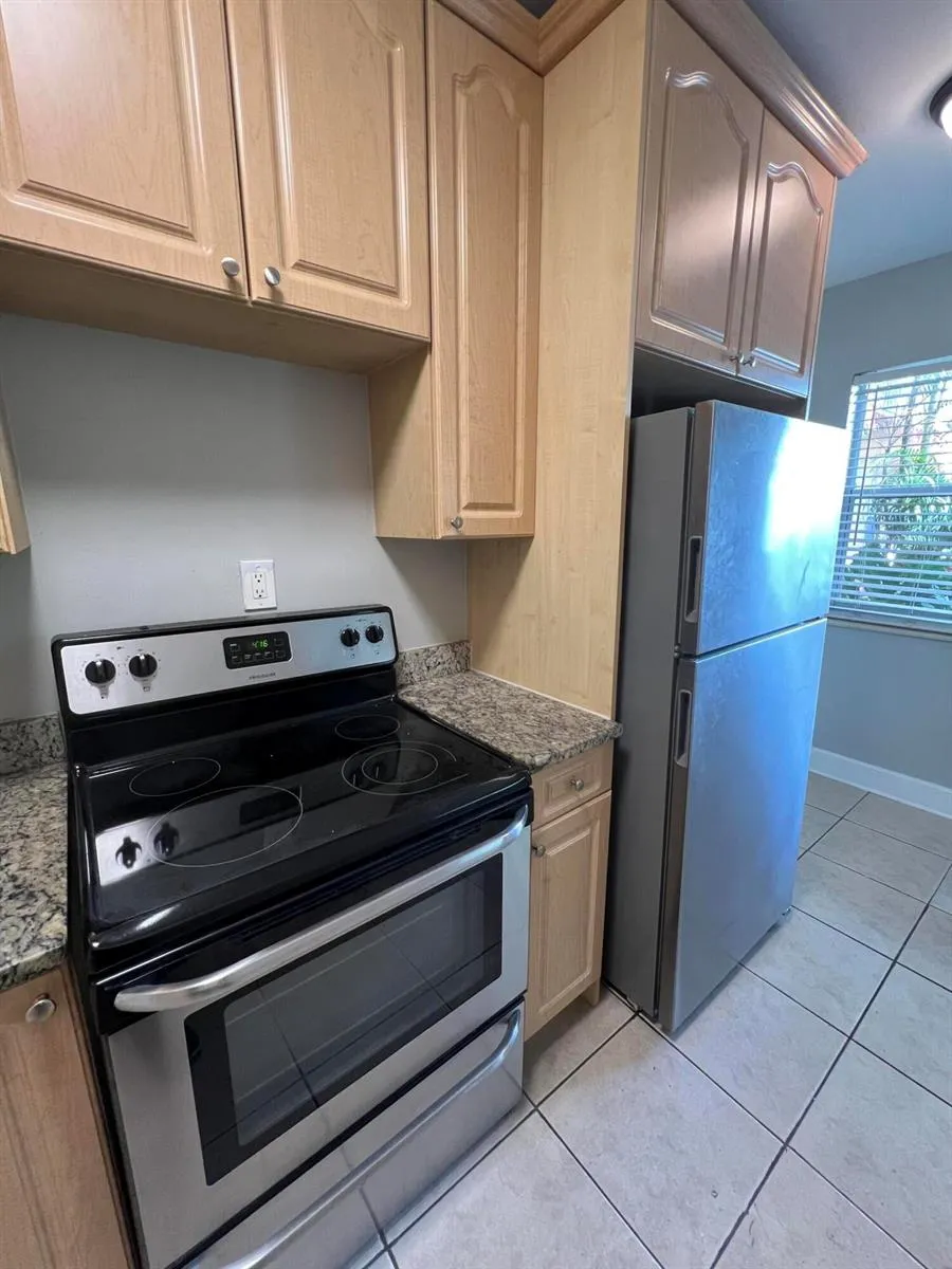 2016 NE 17TH COURT #6 Fort Lauderdale, FL 33305