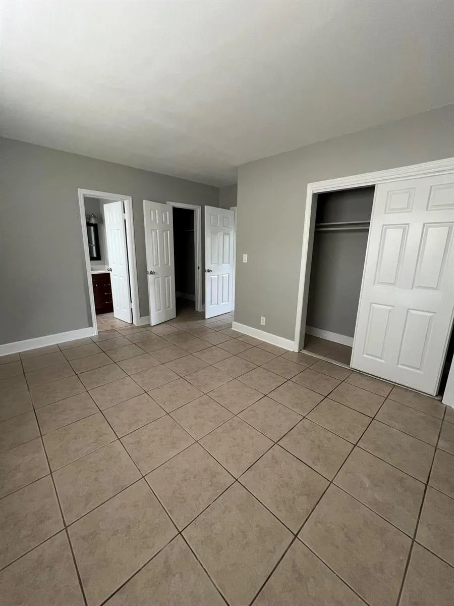 2016 NE 17TH COURT #6 Fort Lauderdale, FL 33305