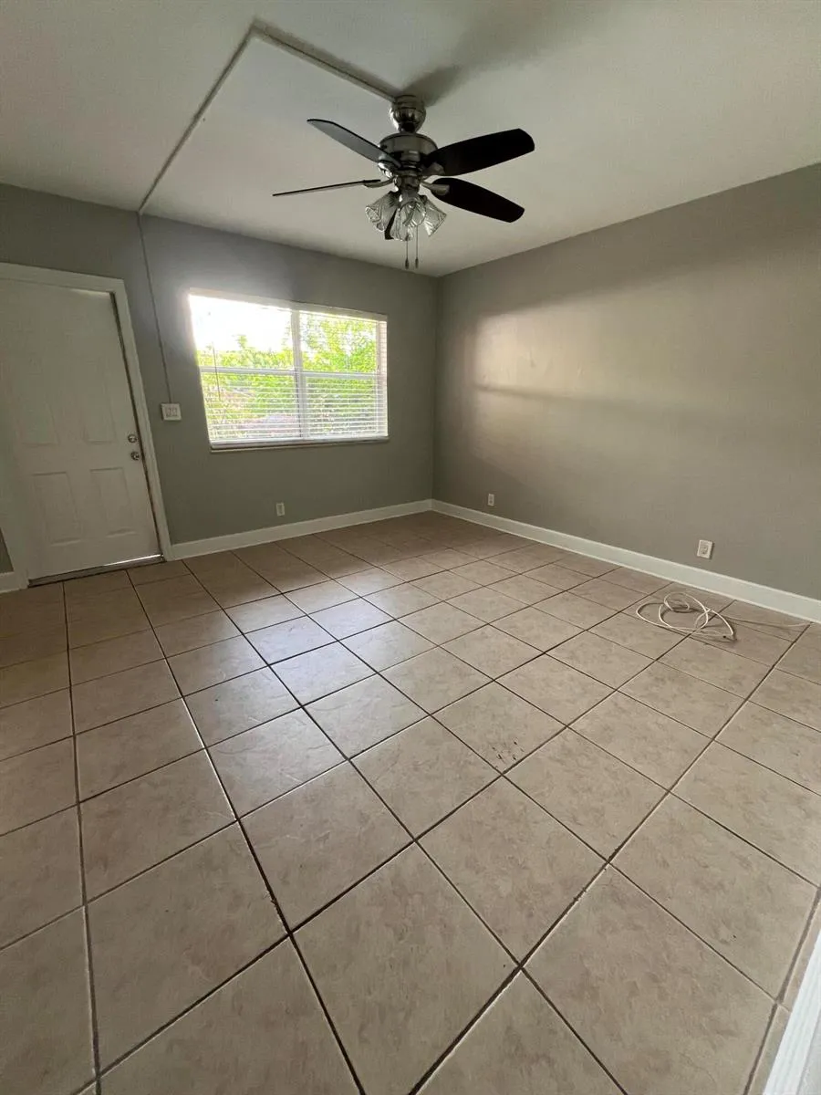 2016 NE 17TH COURT #6 Fort Lauderdale, FL 33305