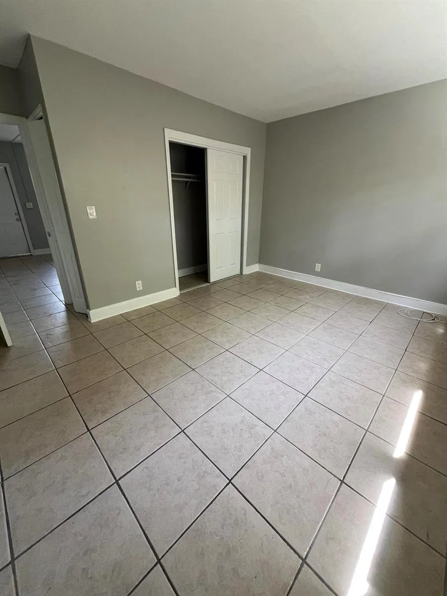 2016 NE 17TH COURT #6 Fort Lauderdale, FL 33305