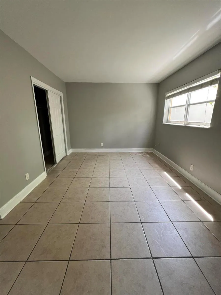 2016 NE 17TH COURT #6 Fort Lauderdale, FL 33305