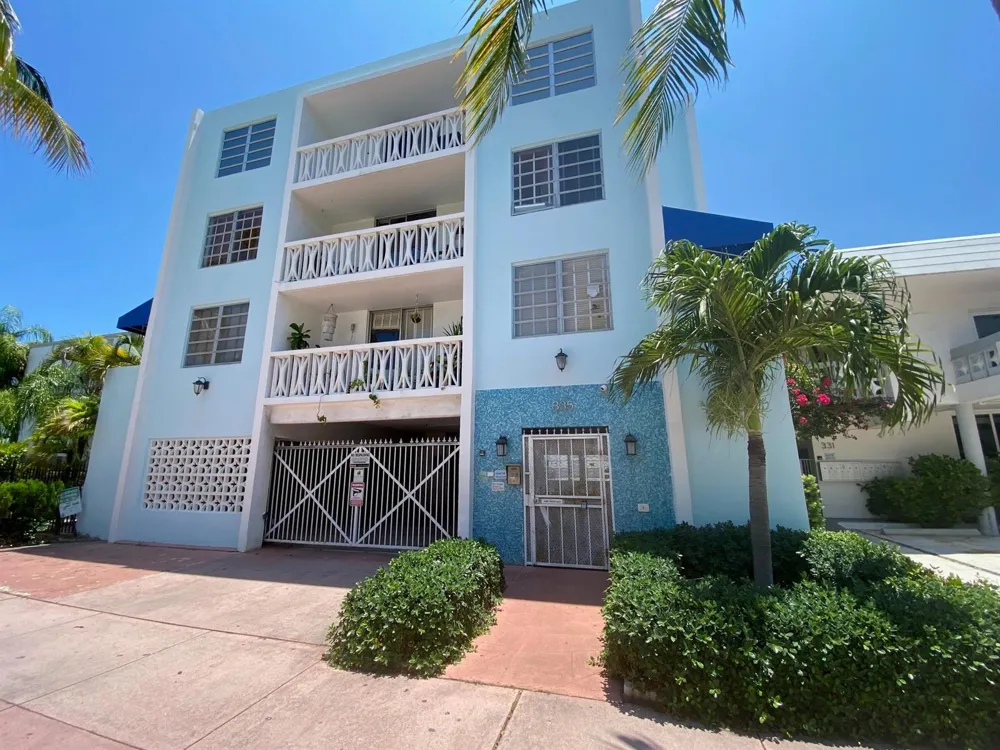 335 COLLINS AVENUE #403 Miami Beach, FL 33139