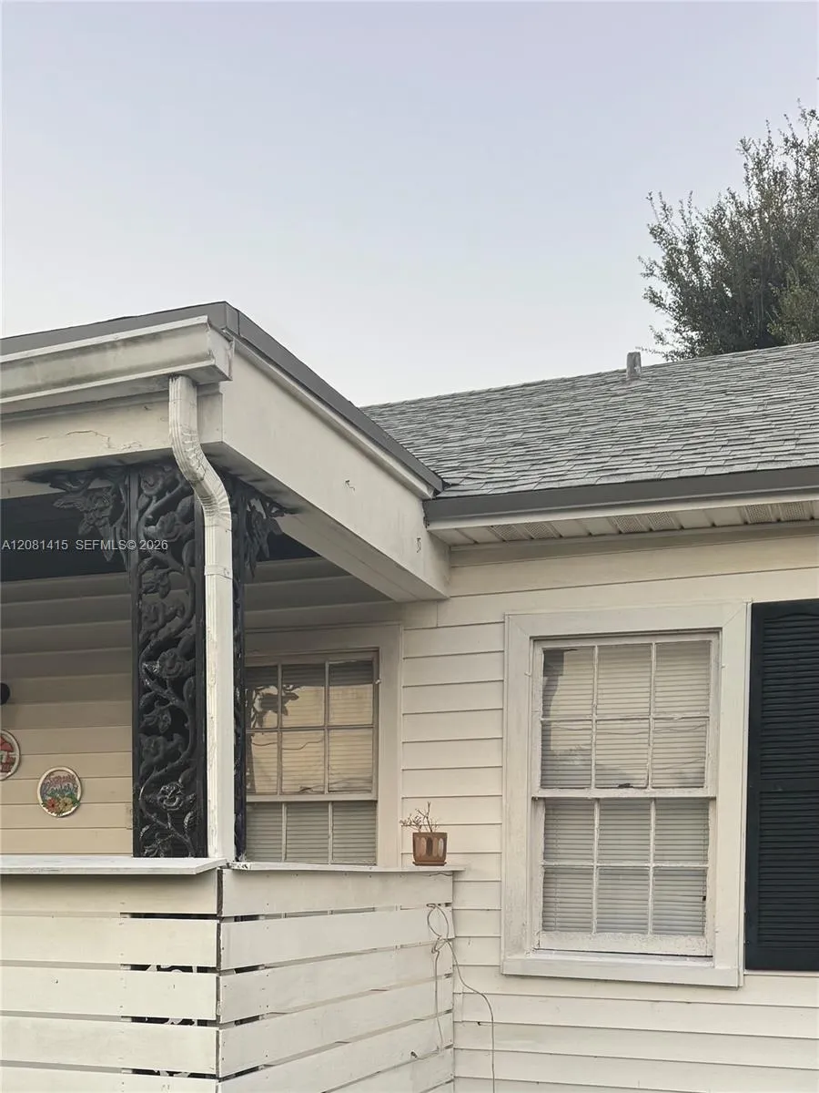 3271 NW 15th St Miami, FL 33125
