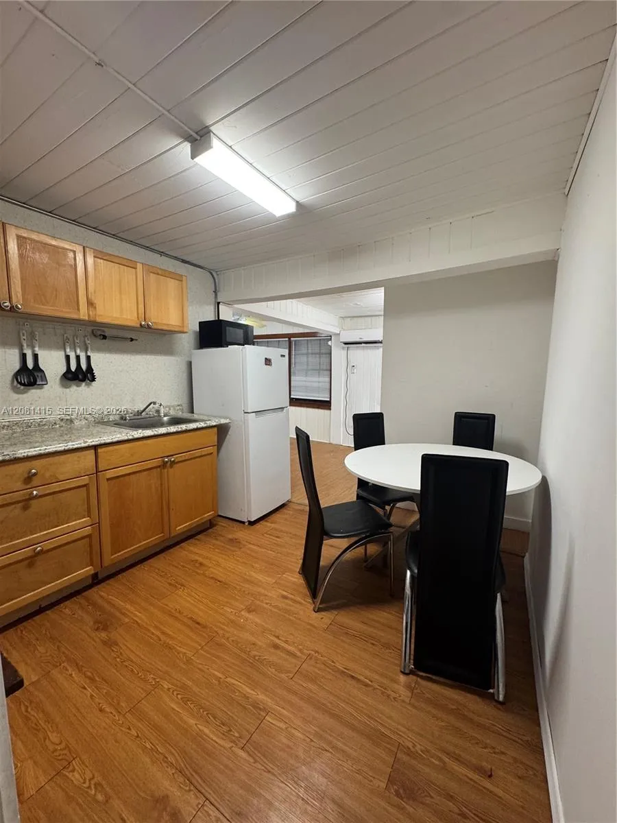 3271 NW 15th St Miami, FL 33125