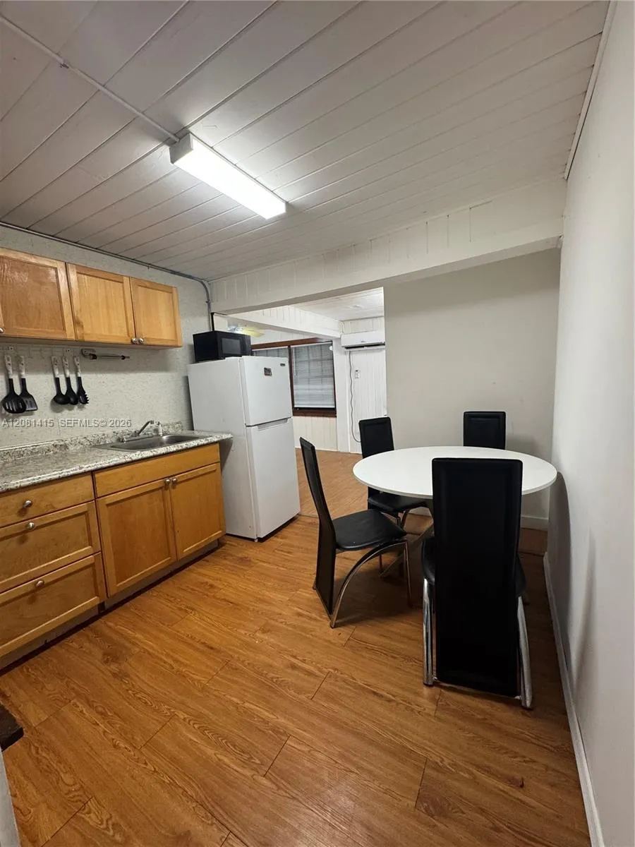 3271 NW 15th St Miami, FL 33125