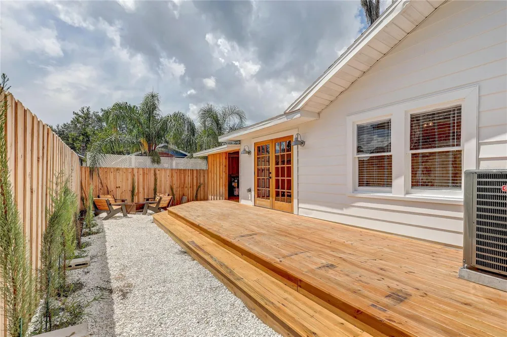 126 W NORTH STREET Tampa, FL 33604