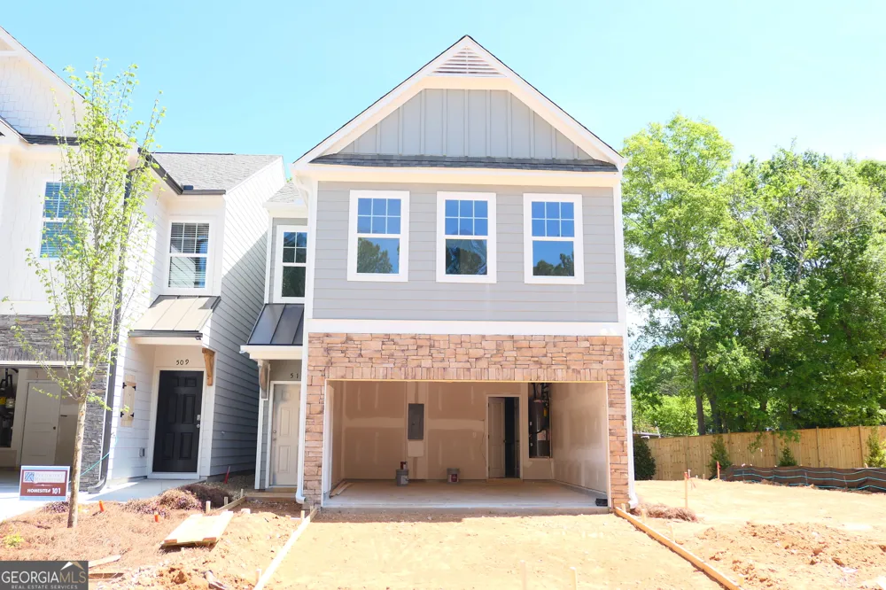 521 Hayes LN Canton, GA 30115