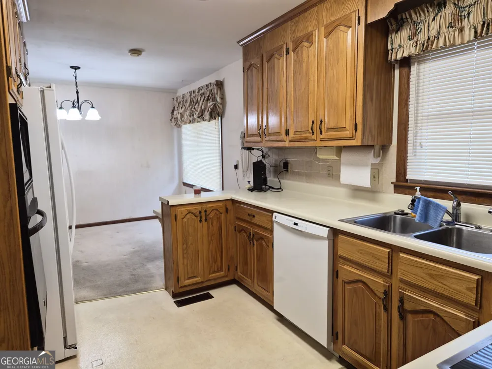 209 Self ST Warner Robins, GA 31088