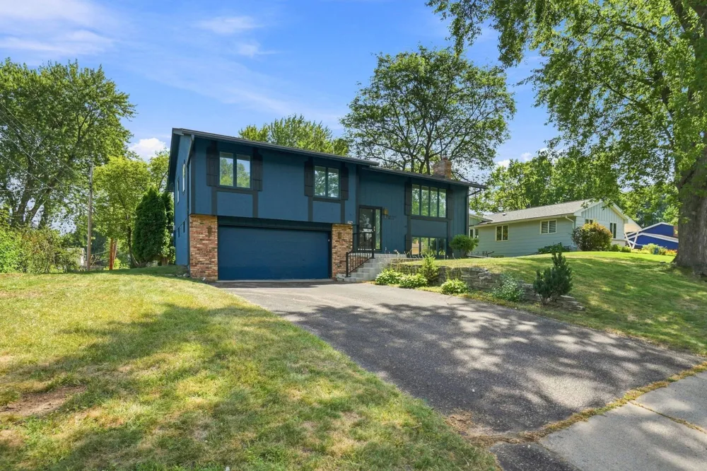 2756 Yukon Avenue New Hope, MN 55427
