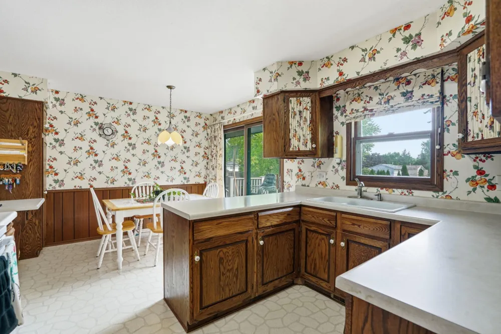 2756 Yukon Avenue New Hope, MN 55427