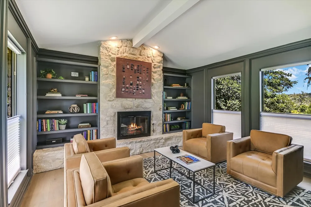 1923 Cypress Point W Austin, TX 78746
