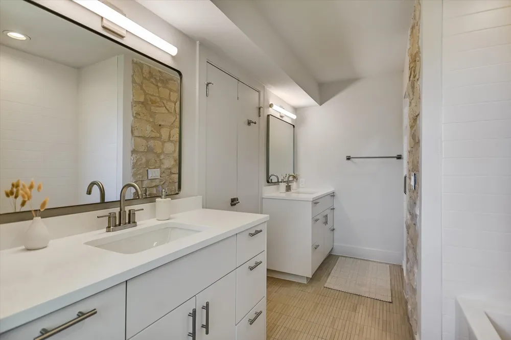 1923 Cypress Point W Austin, TX 78746