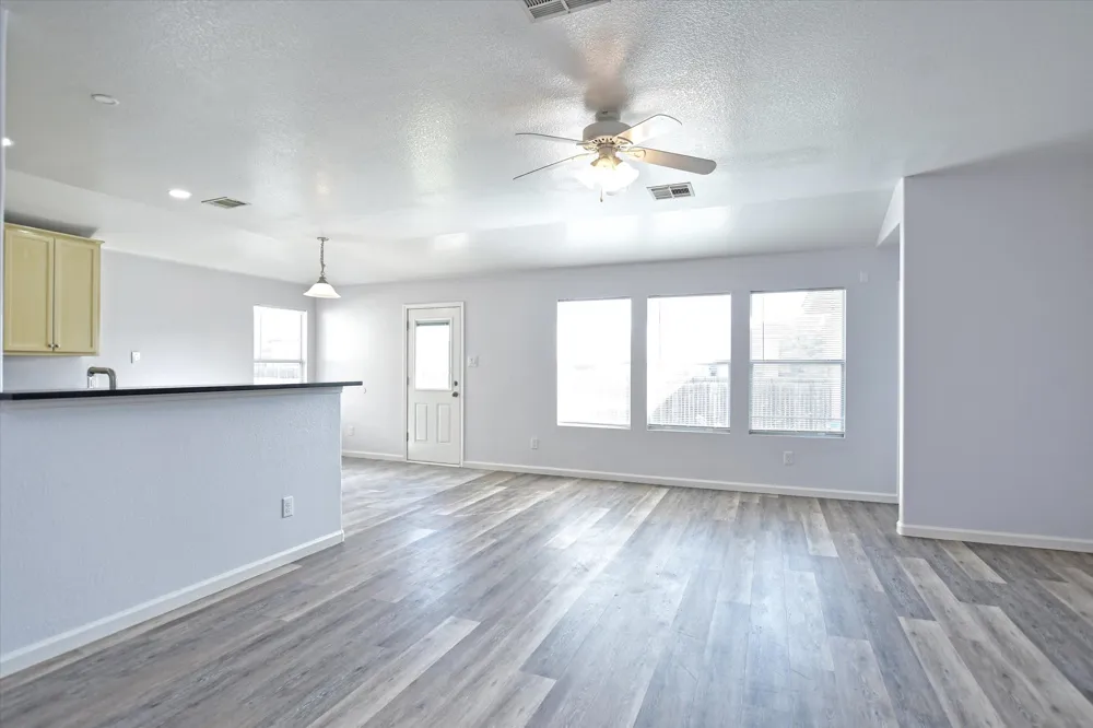 401 Bandara Woods Boulevard Elgin, TX 78621