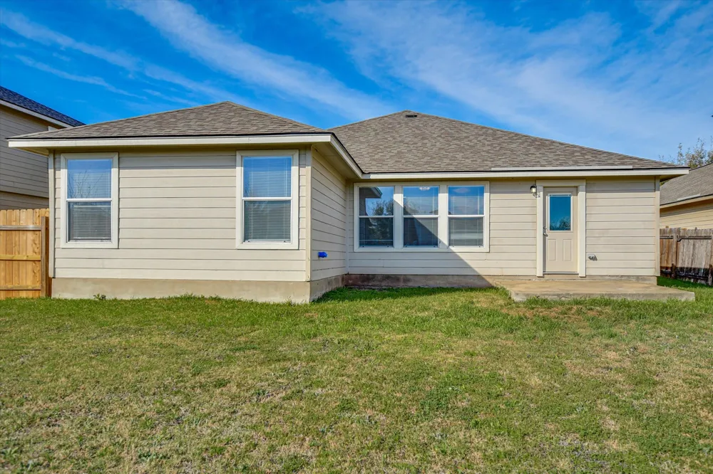 401 Bandara Woods Boulevard Elgin, TX 78621