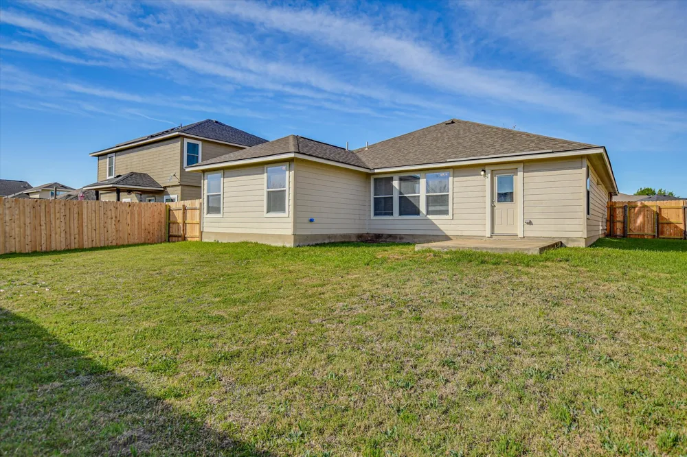 401 Bandara Woods Boulevard Elgin, TX 78621