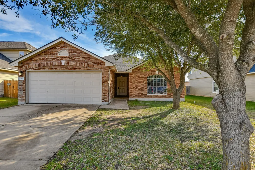 401 Bandara Woods Boulevard Elgin, TX 78621