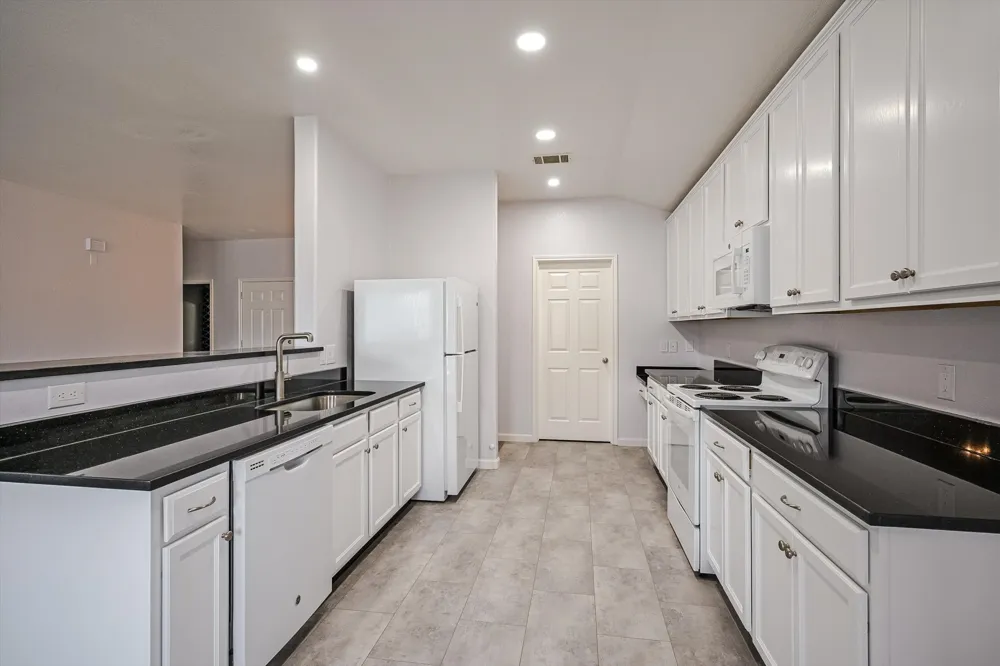 401 Bandara Woods Boulevard Elgin, TX 78621