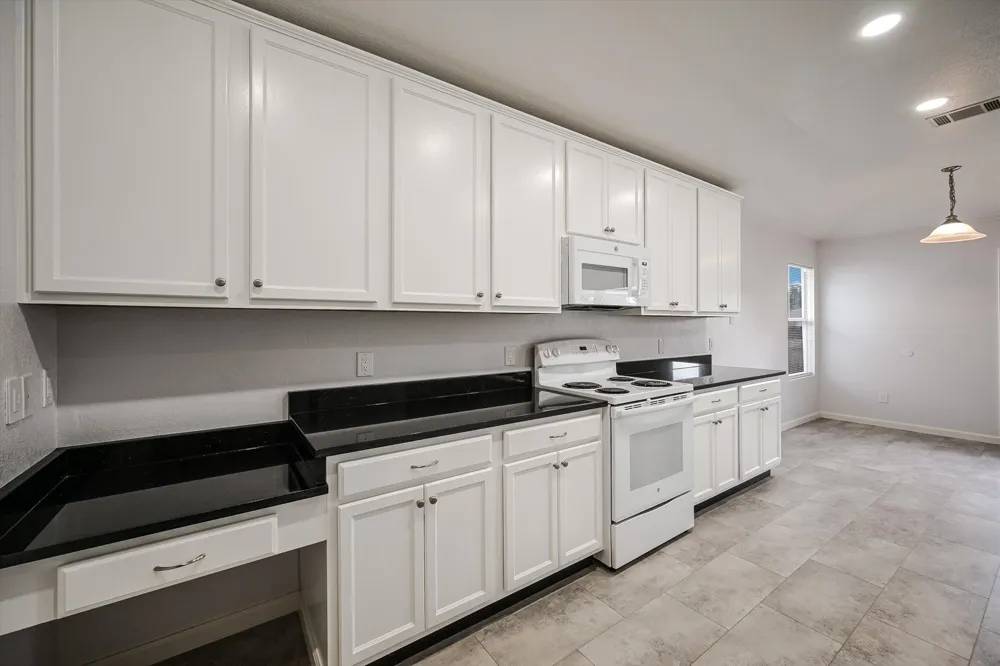 401 Bandara Woods Boulevard Elgin, TX 78621