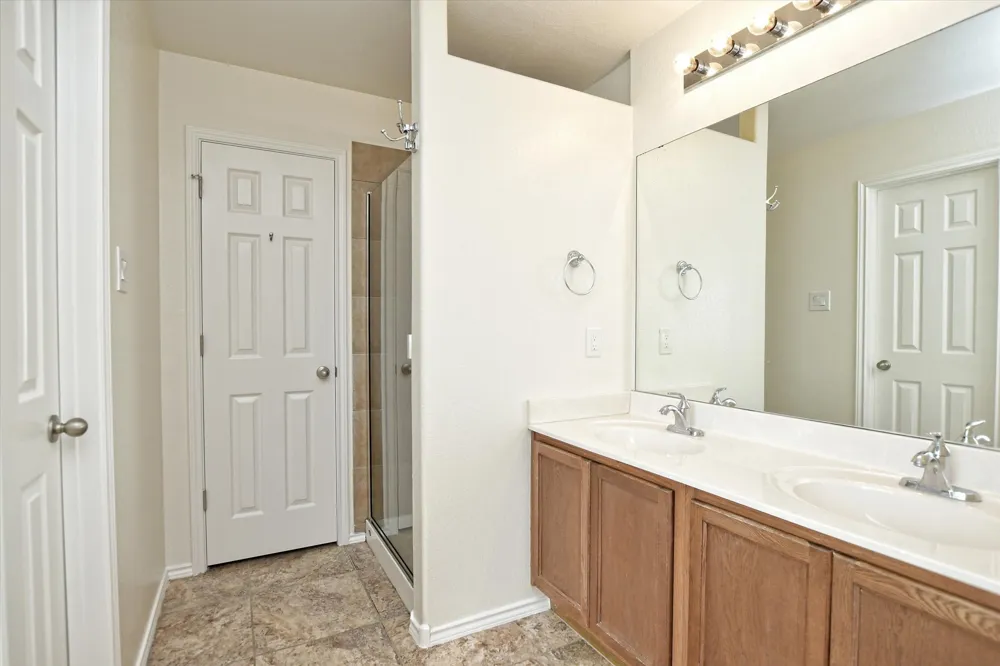401 Bandara Woods Boulevard Elgin, TX 78621