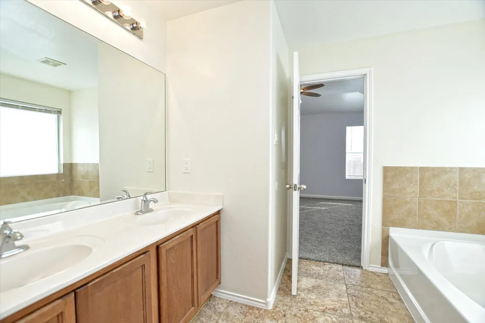 401 Bandara Woods Boulevard Elgin, TX 78621