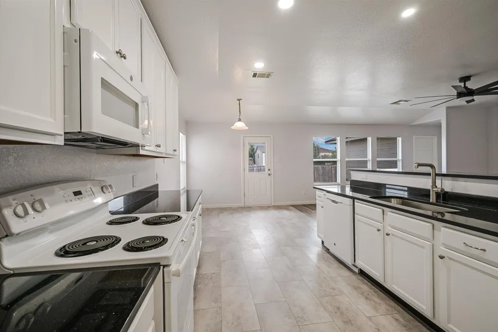 401 Bandara Woods Boulevard Elgin, TX 78621