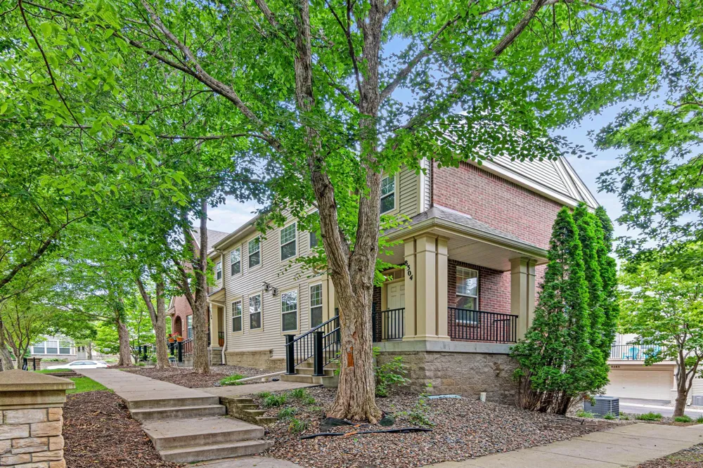 8304 Townsend Drive Eden Prairie, MN 55344