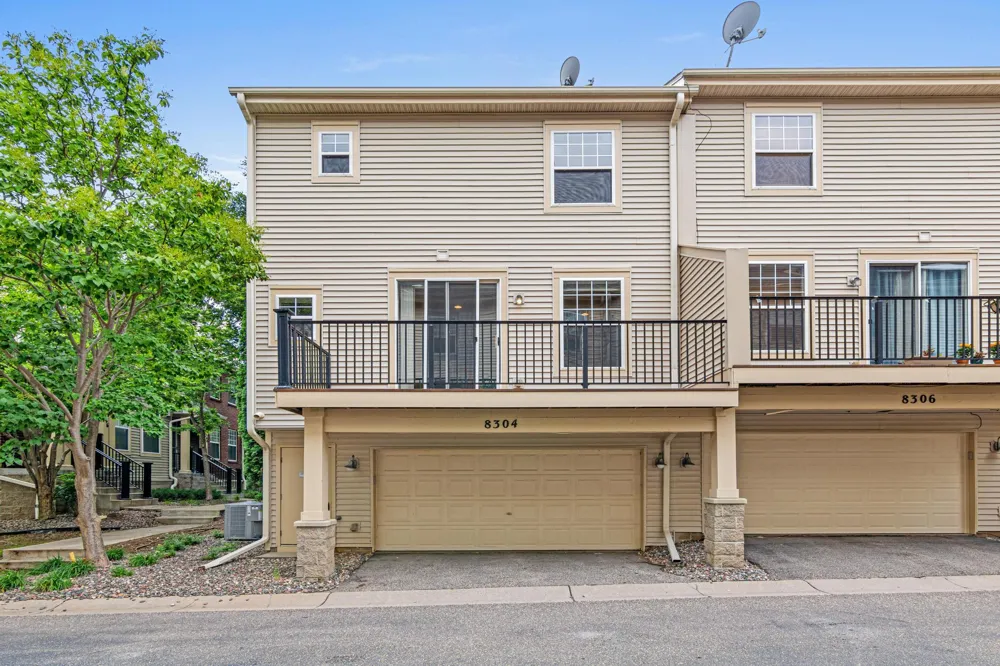 8304 Townsend Drive Eden Prairie, MN 55344