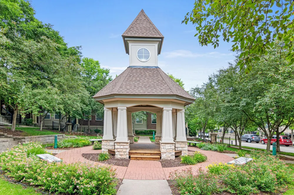 8304 Townsend Drive Eden Prairie, MN 55344
