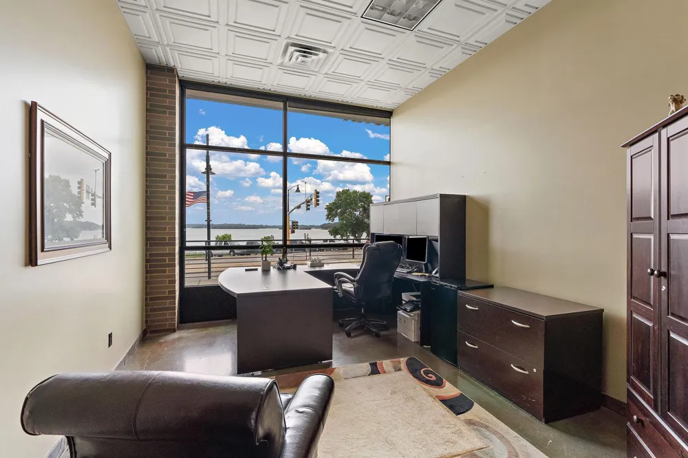 4100 Shoreline Drive Spring Park, MN 55384