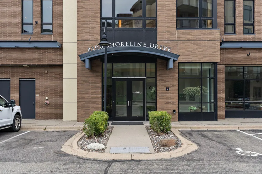 4100 Shoreline Drive Spring Park, MN 55384