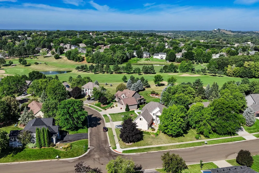 16751 Ironwood Circle Lakeville, MN 55044