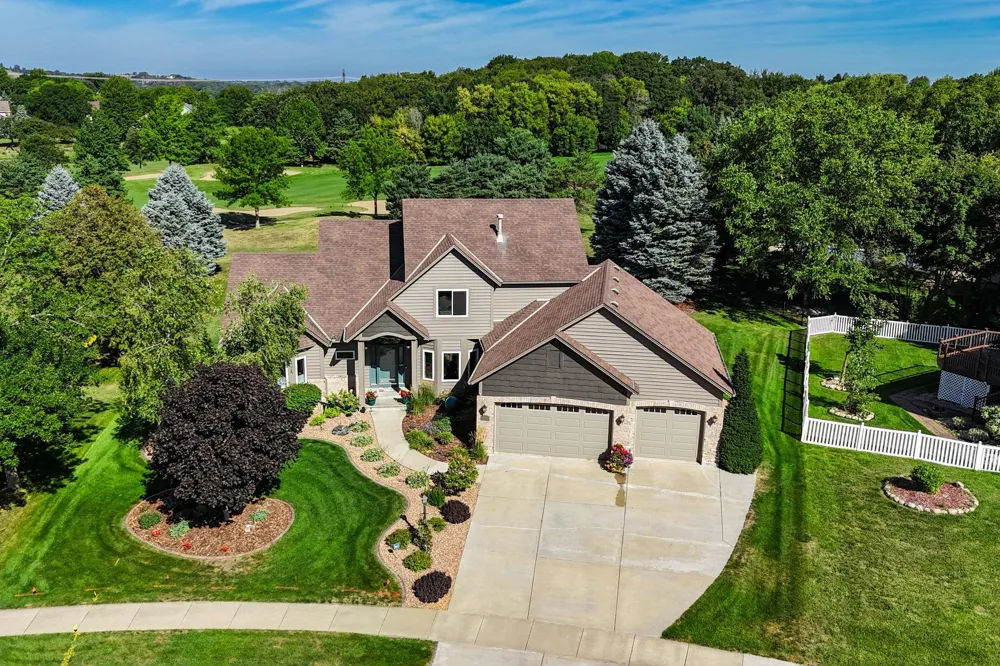 16751 Ironwood Circle Lakeville, MN 55044