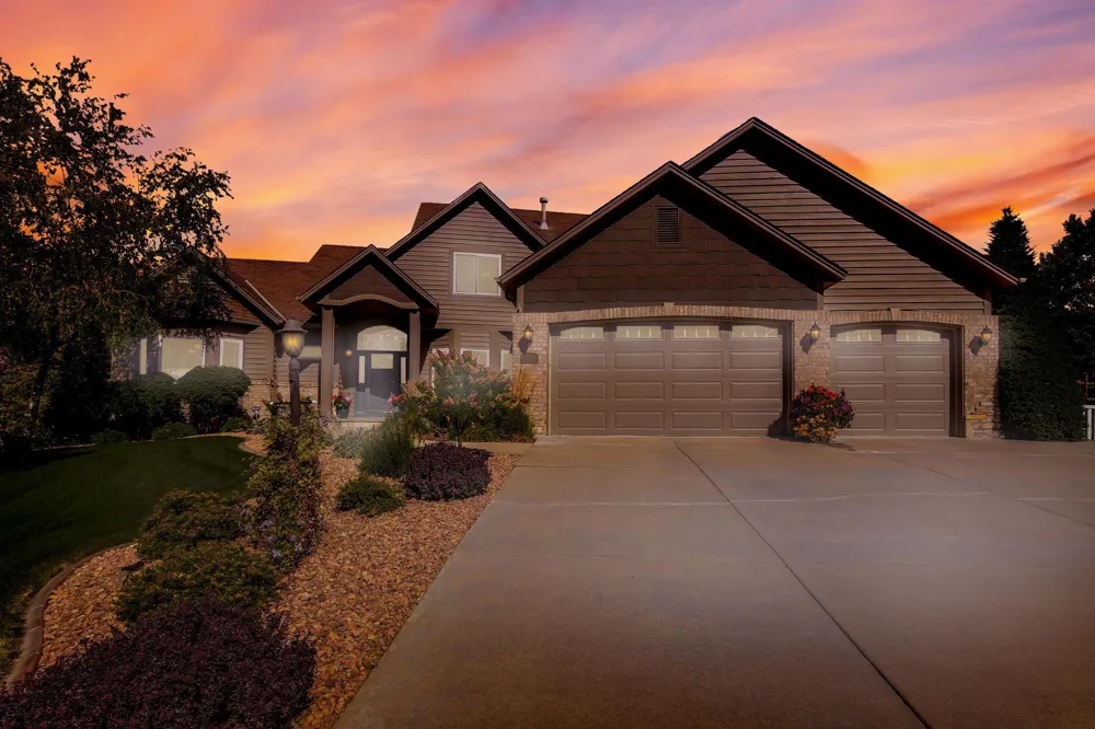 16751 Ironwood Circle Lakeville, MN 55044