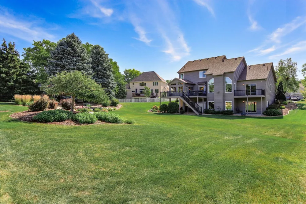 16751 Ironwood Circle Lakeville, MN 55044