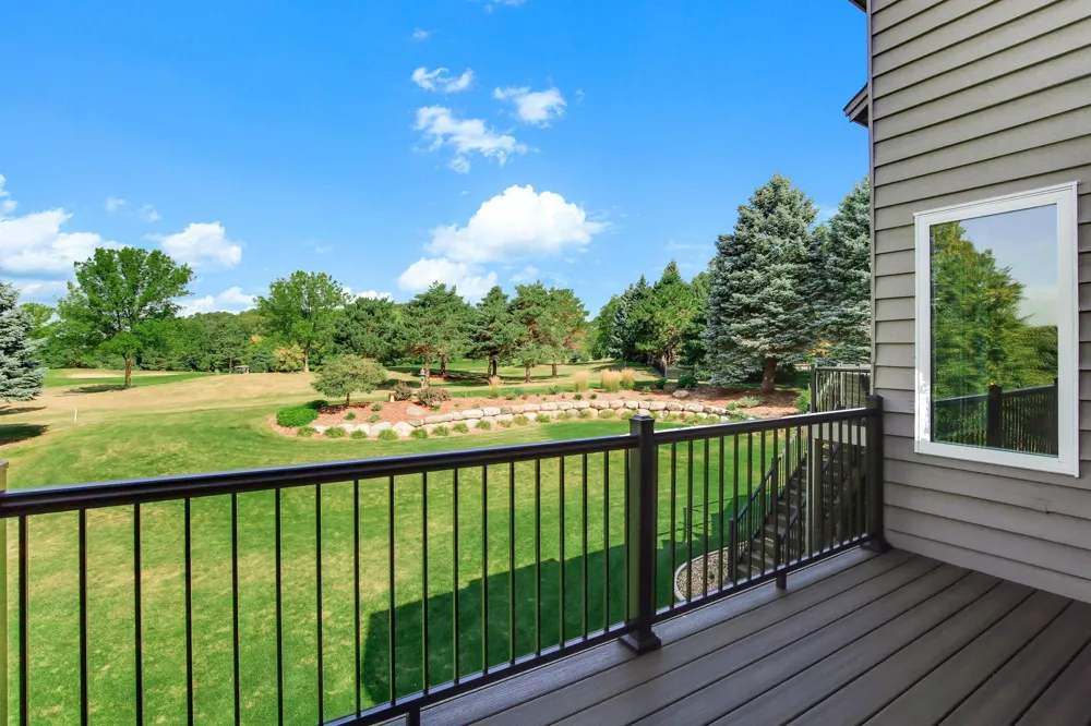 16751 Ironwood Circle Lakeville, MN 55044