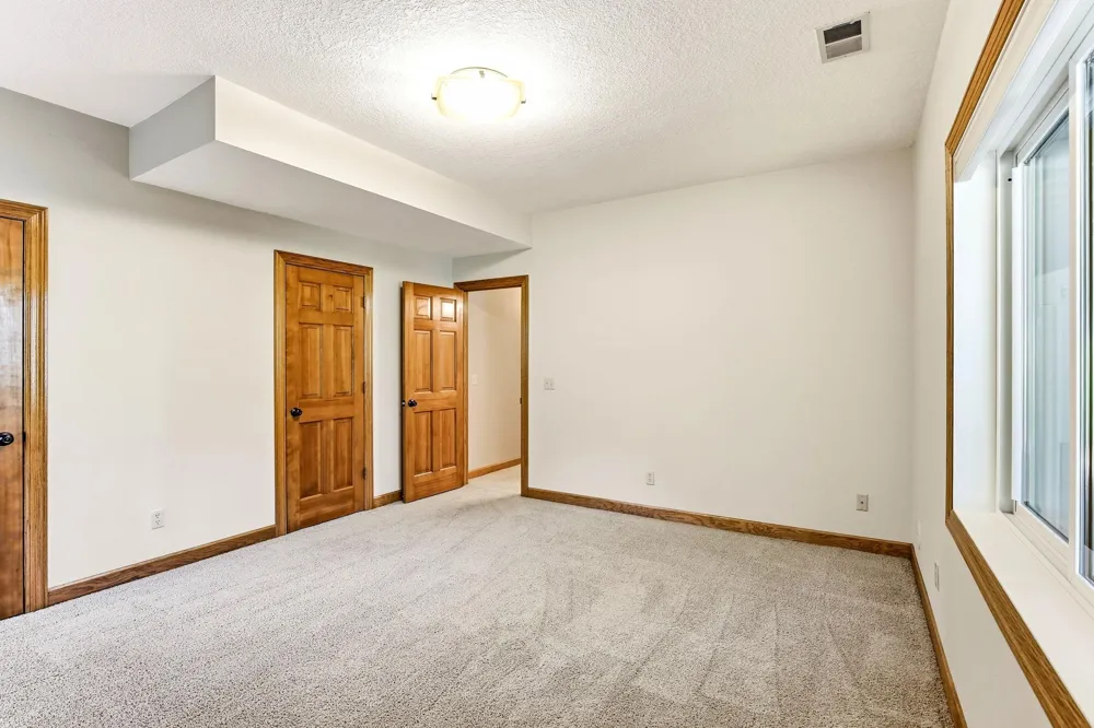 16751 Ironwood Circle Lakeville, MN 55044