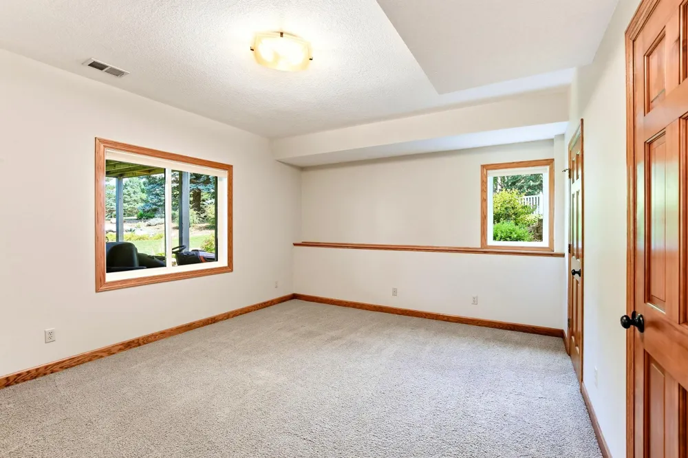 16751 Ironwood Circle Lakeville, MN 55044