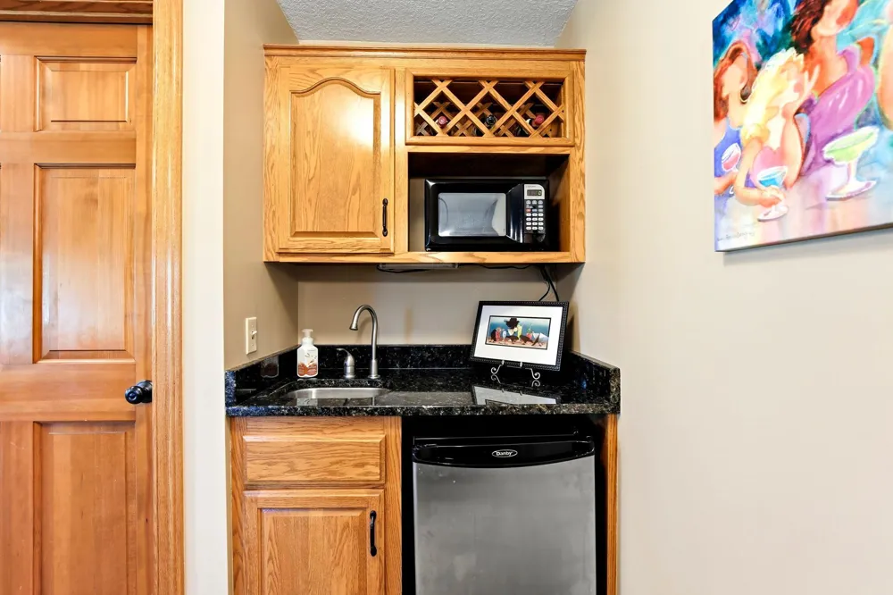 16751 Ironwood Circle Lakeville, MN 55044