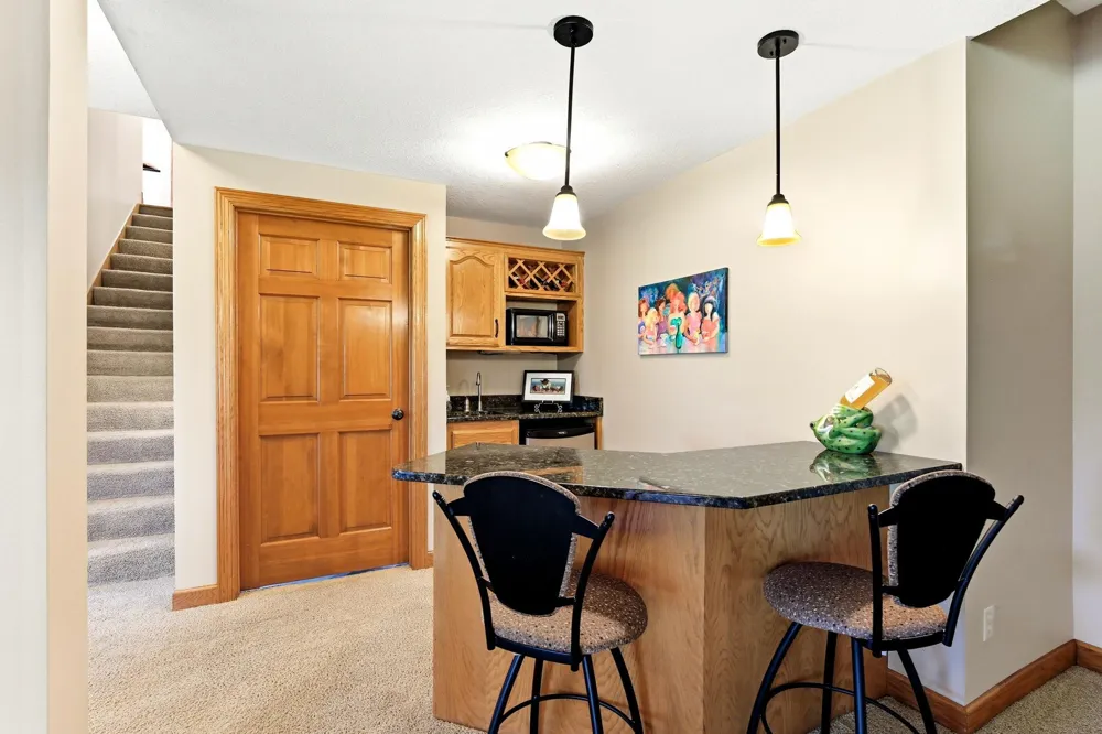 16751 Ironwood Circle Lakeville, MN 55044