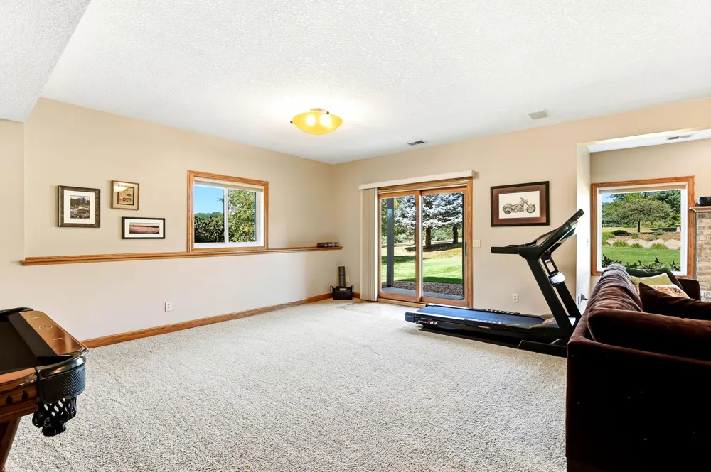 16751 Ironwood Circle Lakeville, MN 55044