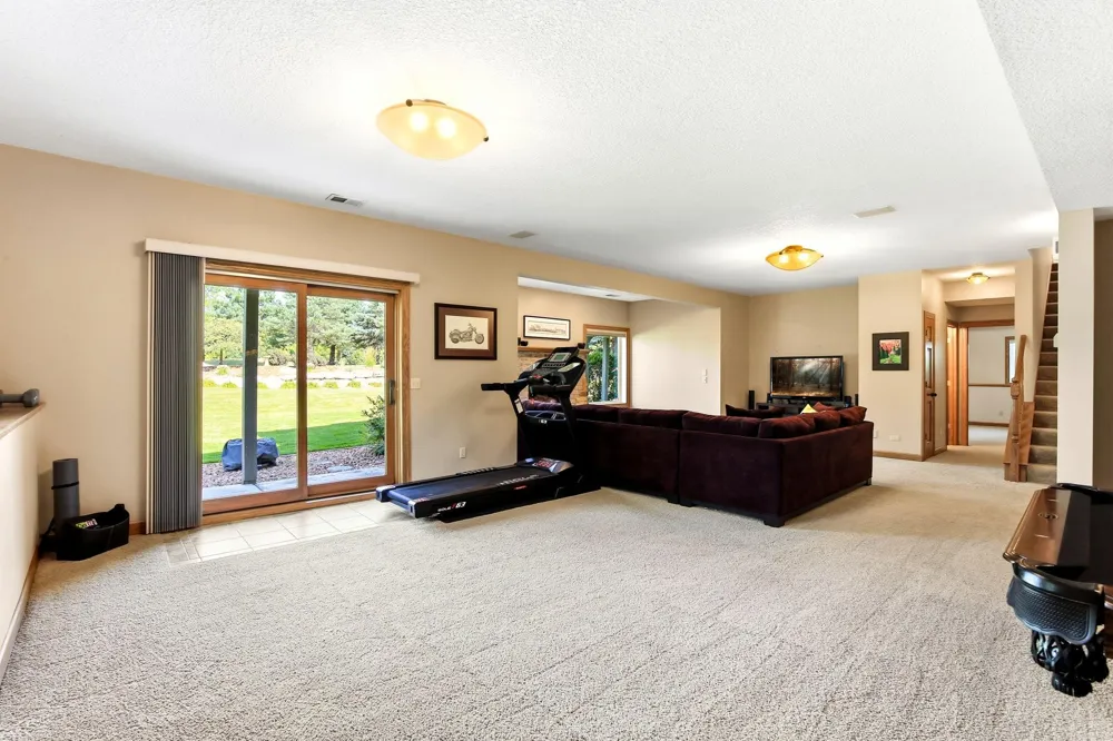 16751 Ironwood Circle Lakeville, MN 55044